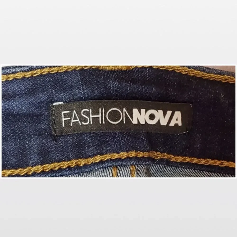 Fashion Nova Size 7 Mid Rise Skinny Blue Jeans